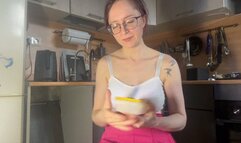 Surprise of Emma's small and naughty ass with ice