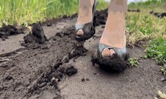 Walking Jannette: In Mud and HeelsSD