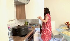 REAL HOUSEWIFE HAS DILDO FUN IN KITCHEN