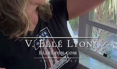 An Afternoon Smoke Break With Elle Lyon