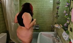 BBW TAKING A SHOWER HIDDEN CAMERA 3