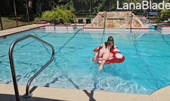 OUTDOOR FLOATIE HUMPING