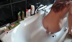 Pissing on my face and body (pee)