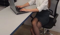 Secretary solo anal