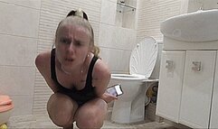 Blondie's toilet! MP4