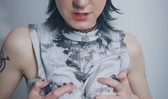 Cami Jackson Licks her Armpits