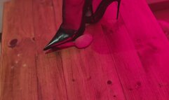 Red lights, high heels, huge cumshot